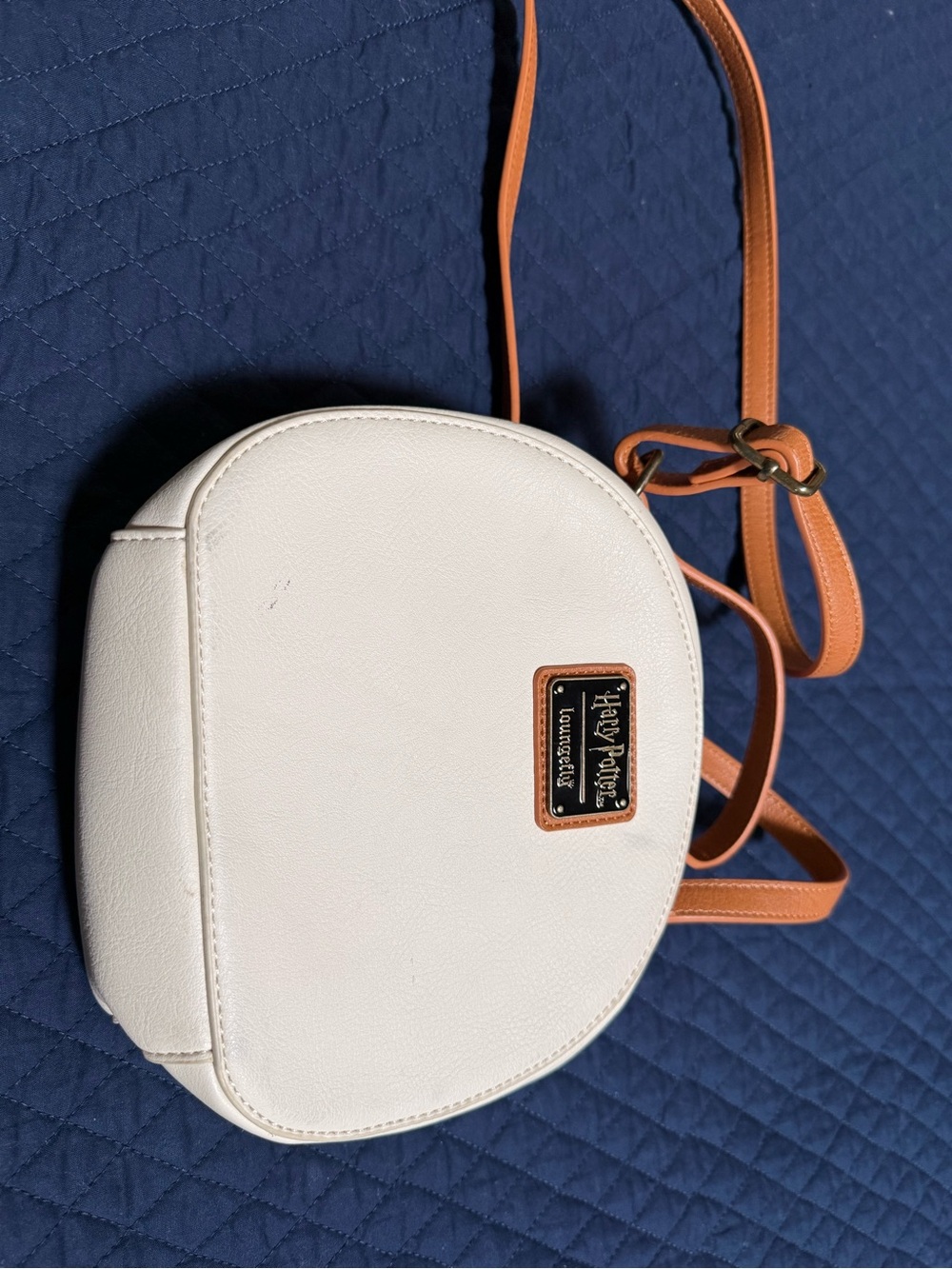 Loungefly Hedwig Round Crossbody - Picture 3 of 4